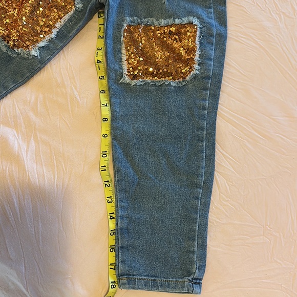 🛑SOLD🛑 Trendy Fall For Jesus Top and Jeans - Picture 10 of 12